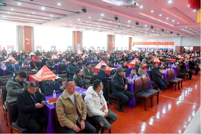 携手筑梦 赢战龙年——尊时凯龙人生就博集团31周年感恩回馈暨防水新规新品新政交流会圆满举行！
